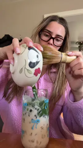 Make an iced matcha latte with me ❣️ We did maple today and YUMMM 🍵 #matcha #icedmatcha 