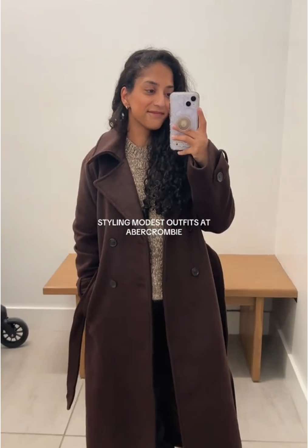 Coat season is finally upon us ❄️🧥 @abercrombie I’ll be back for that espresso sweatshirt 👀 #abercrombie #abercrombiejeans #tryonhaul #modestfashion #pinterestoutfit 