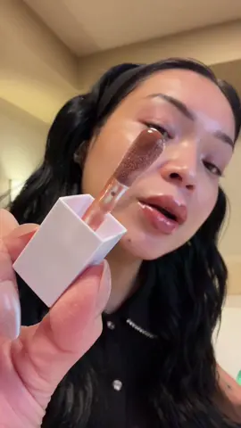 I love these smmmmmmmm! I swear it’s like all my favourite lip oils mixed together!!!!!! @Neutrogena  #NeutrogenaPartner 10/10 you’re going to see me wearing petal pop allllll the time 😍