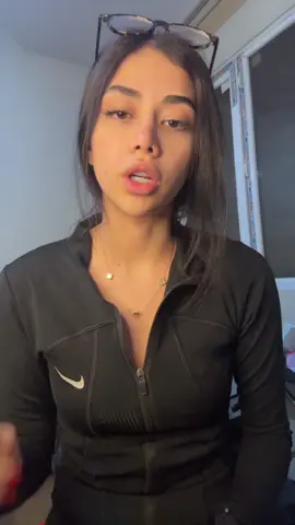 تورو خدا فکر نکنید کاری که کرده خفنه شماهم باید بکنید🤦🏻‍♀️ کاری که این دختر داره تبلیغشو میکنه و خیلی رمانتیک سازیش داره میکنه یکی از بزرگ‌ترین گناها و ابلهانه ترین کاراست برای جلب توجه دست به هرکاری نزنید یه سری چیزا ارزششو نداره❤️