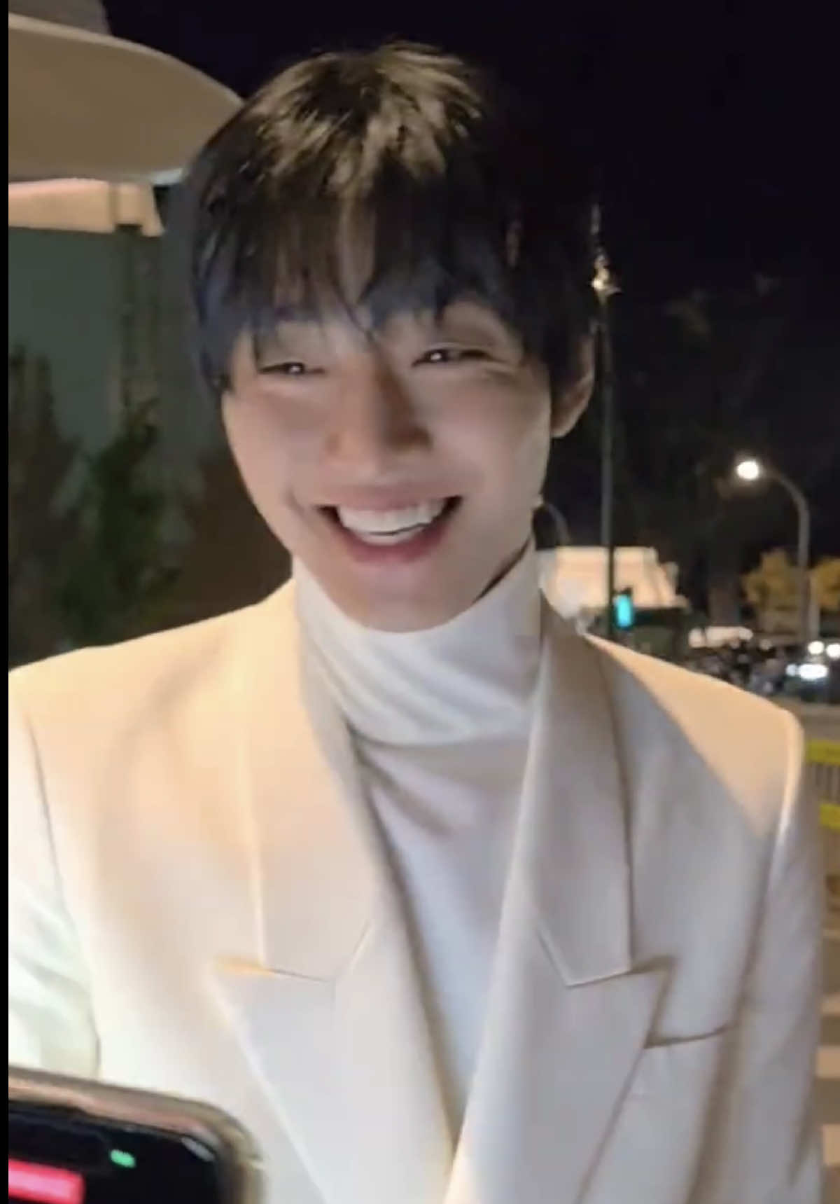 20251114 안효섭 KGMA 퇴근길｜기다리는 팬 춥다고 핫팩 챙겨주는 안효섭 cr：youla-u1n thanks💕💕💕 ➡️ https://youtube.com/shorts/LjF2Yvzt6yk?si=WPcffCcYO8Sjwys- #안효섭  #Ahnhyoseop #오늘도매진했습니다 #전지적독자시점 #KPopDemonHunters