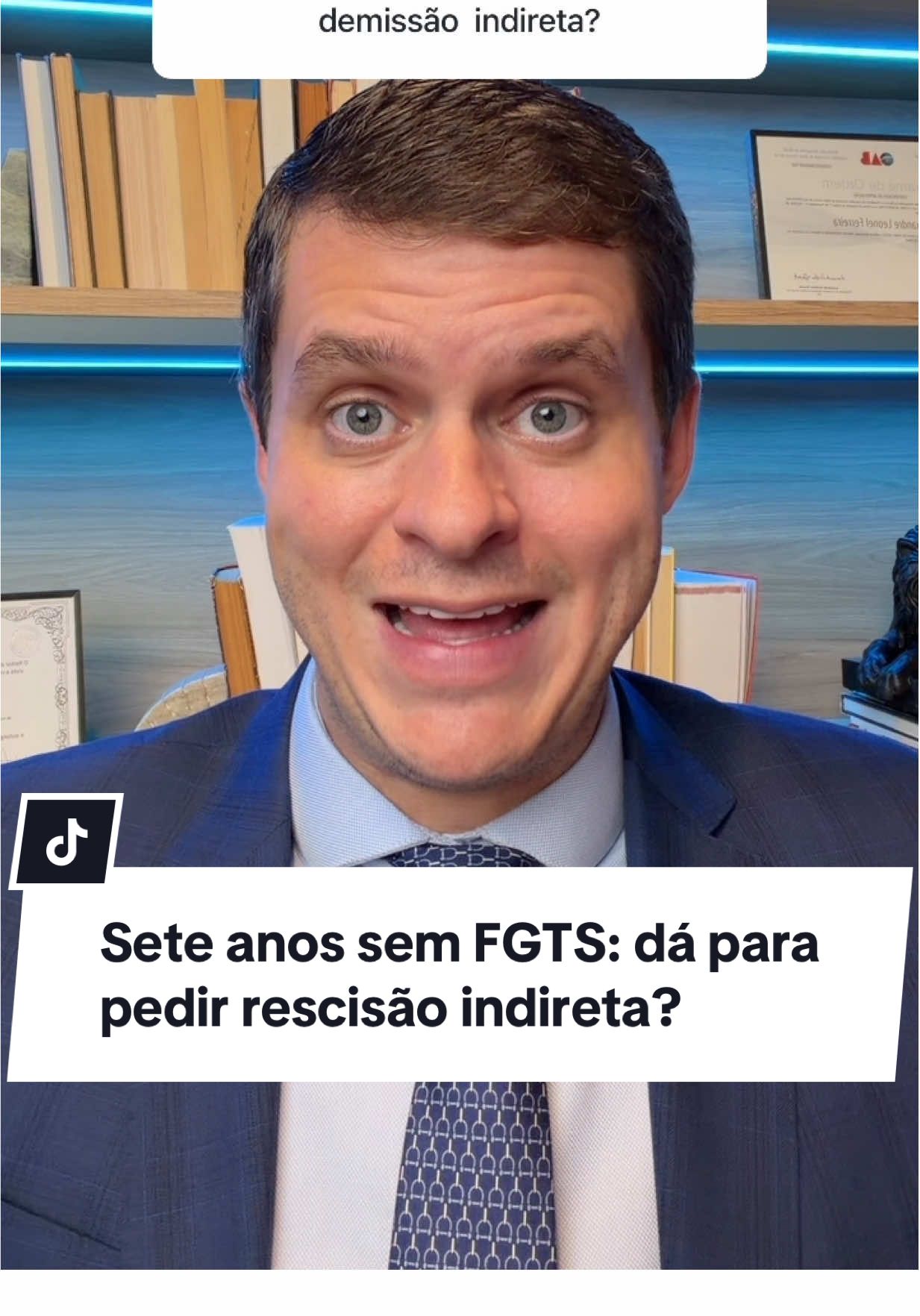 Você sabia que o não pagamento do FGTS por vários anos pode ser motivo para pedir demissão indireta? Quando a empresa deixa de depositar o FGTS de forma contínua, isso é considerado falta grave do empregador e pode permitir que o trabalhador peça a rescisão indireta, recebendo todos os direitos como se tivesse sido demitido sem justa causa. Nessa situação, é possível exigir na Justiça todos os valores do FGTS não depositados, a multa de 40%, aviso prévio, férias vencidas e proporcionais com adicional, décimo terceiro e liberação para saque. Mas fique atento: pela lei, só é possível cobrar os últimos cinco anos de direitos. Ou seja, mesmo que a empresa esteja há sete anos sem depositar, apenas os cinco anos anteriores ao processo podem ser recuperados. Você já conferiu se seu FGTS está realmente sendo depositado? #advogado #trabalho #trabalhador