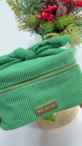 #gifted • @tataharperskincare x @CXS 💚 My new “endless glow” duo is here and my skin is eating it up! ✨ 𝑹𝒆𝒔𝒖𝒓𝒇𝒂𝒄𝒊𝒏𝒈 𝑺𝒆𝒓𝒖𝒎 – my daily dose of radiance. Smooths + hydrates, helps makeup glide, and keeps my glow alive even in chilly weather. Powered by AHA Superfruit Complex, brightening Kakadu Plum + nourishing phytosqualane. 👀 𝑩𝒓𝒊𝒈𝒉𝒕𝒆𝒏𝒊𝒏𝒈 𝑬𝒚𝒆 𝑮𝒆𝒍 – instant eye awakener! De-puffs, hydrates and brightens the under-eye with Green Coffee Bean Complex, Hyaluronic Acid + Kakadu Plum. Why I’m obsessed: 2 simple steps, 100% natural-origin formulas, visible glow-boosting results without the fuss. How I use it: AM/PM on clean skin → tap in eye gel → follow with moisturizer + SPF (AM). 🛍 Use code SEEN20 for 20% off your order (not affiliate). #tataharperskincare #giftedbytataharper #communityxseen #cleanbeauty      