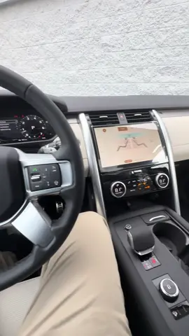 The Land Rover Discovery keeps convenience close with rear A/C controls and a hidden storage space tucked just behind them — practical design made effortless.#landroverdiscovery 