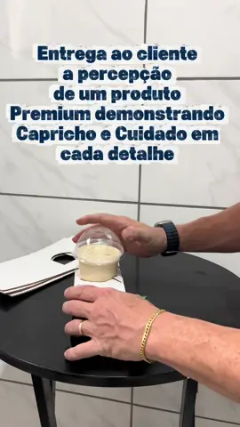 🚀 Seu delivery com aparência premium começa nos detalhes! Apresente ao seu cliente um nível de cuidado que a concorrência não entrega. ✨ Porta Copos de Papelão Onda B – Gramatura 380 (super resistente!) Compatível com TODOS os tamanhos de copos: 300ml, 400ml, 500ml, 700ml e 1000ml. Por que usar esse suporte? ✔️ Mantém o copo firme durante o transporte ✔️ Evita amassar / tombar ✔️ Material branco próprio para alimentos ✔️ Entrega uma experiência premium ao cliente ✔️ Acomoda perfeitamente dentro de sacos kraft ✔️ Ideal para sorveterias, açaíterias, milkshakes e bebidas especiais Cada pacote contém 50 unidades, feito para 1 copo por suporte. 💡 Destaque o cuidado da sua marca desde a embalagem. Quem recebe bem… volta a comprar! 📦 Disponível para envio imediato #delivery #acai #vitamina #entregas #premium 