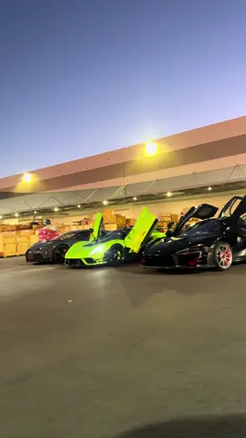 Which one would you take for the weekend? #sema #hypercars #bugatti #hennesseyvenomf5 