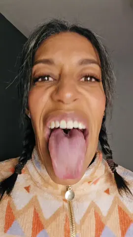 #tonguebrush #tongue you lot always tellin me to scrape. well today Im brushing.