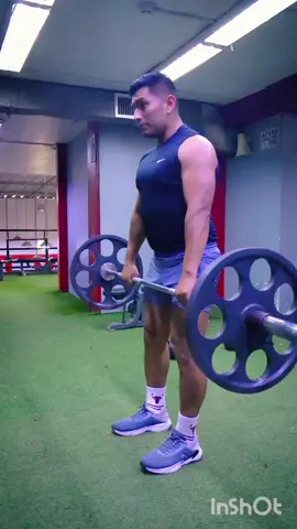 Que no falte en tu día de glúteos uno de estos ejercicios #barras #comunidadfitnes #tucausaoscar #cadenasmusculares #ketllebellworkout #pesomuerto #limaperu #fuerza #resitencia #funcional #pesolibre 