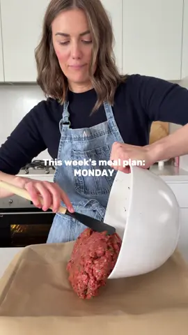 If dinner has felt like a battle lately, here’s a week of easy meals you don’t have to think about. Seven quick, budget-friendly recipes using everyday ingredients, because weeknights should be stress-free with less waste and dinners sorted. ❤️ • Juicy Oven-baked Beef Kebabs • One-pan Greek Chicken and Risoni • Creamy Sausage Pasta • Loaded Potato Taco Bowls • Chicken and Broccoli Lasagne • Quick Dumpling Laksa • One-pan Beef Ramen Noodles Find the full meal plan on my website (link in bio) 👇🏻  https://simplehomeedit.com/recipe/meal-plan-55/ #mealplan #DinnerIdeas #familymeals