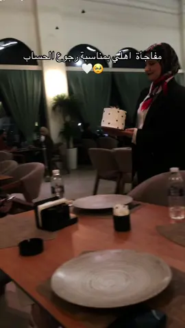 من الخجل ردت اطمس جوه الطاوله 😂😭#الشعب_الصيني_ماله_حل😂😂 #الشعب_الصيني_ماله_حل😂😂 