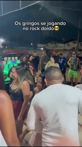 Os gringos se jogando no rock doido! Na COP30! #cop30 #rockdoido #belemdopará #pará #gringos