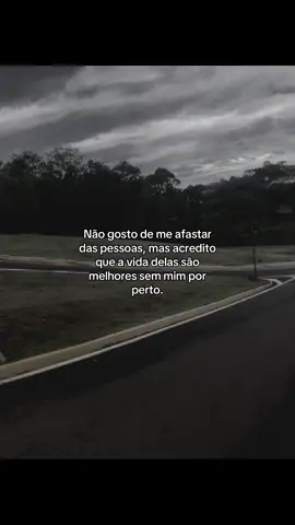 Não gosto de me afastar das pessoas, mas acredito que a vida delas são melhores sem mim por perto.#viral #fpyシ #foryour #viraliza 