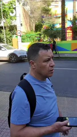 ¡Otro día de bromas 😎! Arranca la nueva temporada: en vivo por Kick. No te lo pierdas. Canal: ElRuz. Si te reíste, comparte y déjame tu idea para la próxima broma. 🙌 #bromasenlacalle #pranks #comedia #Humor #contenido 