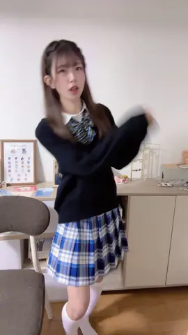 行進で手と足わけ分からなくなる人間です🙋🏼‍♀️︎ #運動音痴 #制服コスプレ #jkの日常 