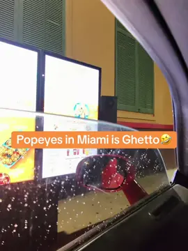 Popeyes in Miami is Ghetto🤣 . Make sure yall follow this page for more content like this‼️#popeyes #miami #fastfood #drivethrough #ghetto 