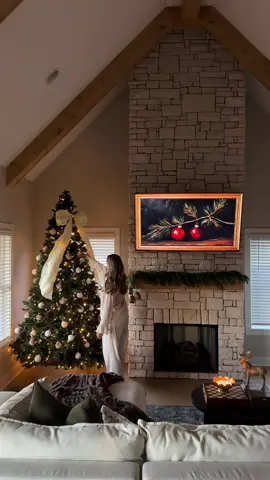 nothing better decorating in your pjs 🎄