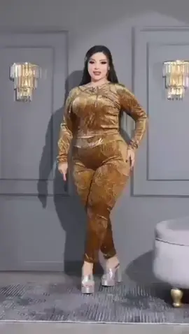 ‼️ موديلات 2025 💛  💓💞 *بيجاما مخمل مطبع مع تحلايات إكسسوار* 💞💓   القماش  :  مخمل فرنسي فول ليكرا عال ممتاز 👌  السعر  :  **  ليرة بالسيرية 🩷 الألوان : نفس اللون الصورة 💕 المقاس :  مزدوج   M  L    XL  XXL 🫶