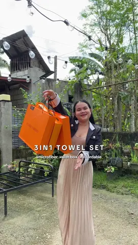 may kasama ng gift bag ☺️ ibigay mo nlang sa pag regaluhan mo diba less hassle na sa pagbabalot 😍 #3in1towelgiftbox #towelset #giftset 