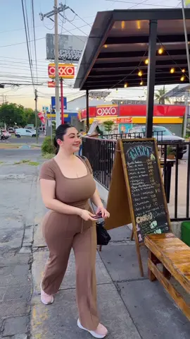 Nuestros clientes invitando a probar estos tacos deliciosos !! 