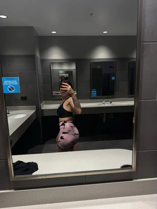 pictures till my new tripod comes in 😭 then we’re back at making videos and more content ☺️ #fyp #gymgirly #weightgainjourney🌱 #musclemommy 