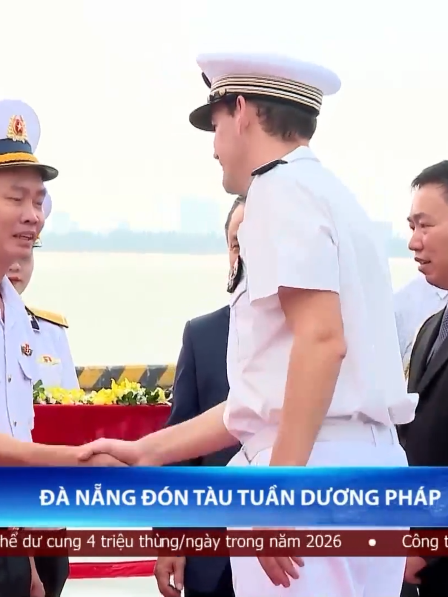 Một sự kiện đặc biệt đặt dấu ấn trong mối quan hệ hợp tác Chiến lược toàn diện giữa Việt Nam và Pháp vừa diễn ra sáng 14/11, đó là tàu tuần dương Prairial thuộc lực lượng Hải quân Pháp do Trung tá Wallerand Faivre d’Arcier chỉ huy vừa cập cảng Tiên Sa để bắt đầu chuyến thăm hữu nghị tới TP biển Đà Nẵng. #VTV8 #vietnam #phap #haiquanvietnam #thuythu