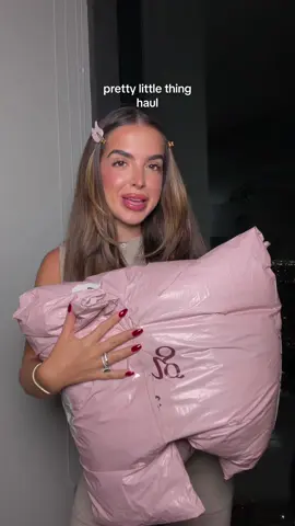 spoiler alert: devolví la mitad de la orden 😭😂😪 donde están comprando?? #prettylittlethinghaul #miamioutfits #fallinmiami #petitefashionfinds #miami 