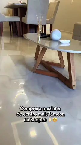 💎 Um toque de elegância que transforma qualquer ambiente! 💎 A Mesinha de Centro Classic Oval 🪑 é uma peça pensada para quem busca elevar o nível da decoração da sala com um design sofisticado, moderno e cheio de presença. Seu formato oval traz curvas suaves que enriquecem o visual do espaço, criando harmonia e fluidez ✨. Os pés em madeira maciça 🌳 garantem não apenas durabilidade, mas também um acabamento premium que valoriza o ambiente instantaneamente. É o tipo de móvel que se destaca — seja para apoiar itens decorativos 🕯️, arranjos florais 🌸, bandejas decorativas 🍃 ou compor o centro da sala com muito estilo. Combinando beleza, resistência e funcionalidade, esta mesinha é a escolha perfeita para quem deseja um ambiente elegante e acolhedor ao mesmo tempo 🏡✨. 💸 Disponível por apenas R$179,90! 🛒 Garanta já na Shopee: https://s.shopee.com.br/8pdy1vLaTa #DecoraçãoDeLuxo #MesaDeCentro #AchadinhosShopee #CasaElegante #DesignPremium