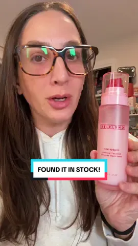 Replying to @Tesia🎀 you don’t need an alternative when I found it in stock! Finally the One Size Powder Melt is available - go grab some bottles and stock up! #onesizesettingspray #onesizepowdermelt #bestsettingspray #glassskinproducts #bfcm  
