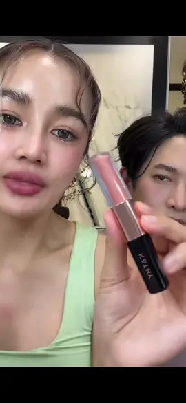 #🔥ลิปดูโอในตำนาน จูบไม่หลุด ไม่ติดแก้ว!  เนื้อนุ่มลื่น เบาสบาย พร้อมบำรุงให้ปากฉ่ำวาว  ที่สำคัญ สีติดแน่น ไม่หลุดติดแก้ว ไม่มีติดแมส  ✨18 สีสวยจึ้ง ครบทุกโทน  ✨เนื้อนุ่ม เบาสบาย บำรุงปากฉ่ำสุดๆ ✨ สีติดทน ไม่หลุด ไม่เลอะ ไม่ติดแก้ว ไม่ติดหลอด! 💄✨LIP DUO MATTE & SHINE FIX