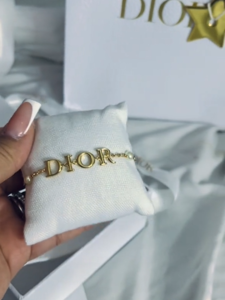 Unboxing my quality Dior evolution bracelet ❤️🌹 L.ink on bio🔗 or ask in the comment! #viral #fyp #usatiktok #blowthisup