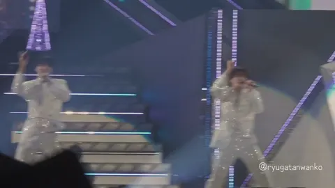 大阪初日、その場では号泣しすぎてメンバーの顔みれてなかったけどこんな嬉しい顔してくれてたんだ～～～😭😭 サプライズを計画してくれたSTAFFさんに感謝しかないです😭 #ACEes #acees 