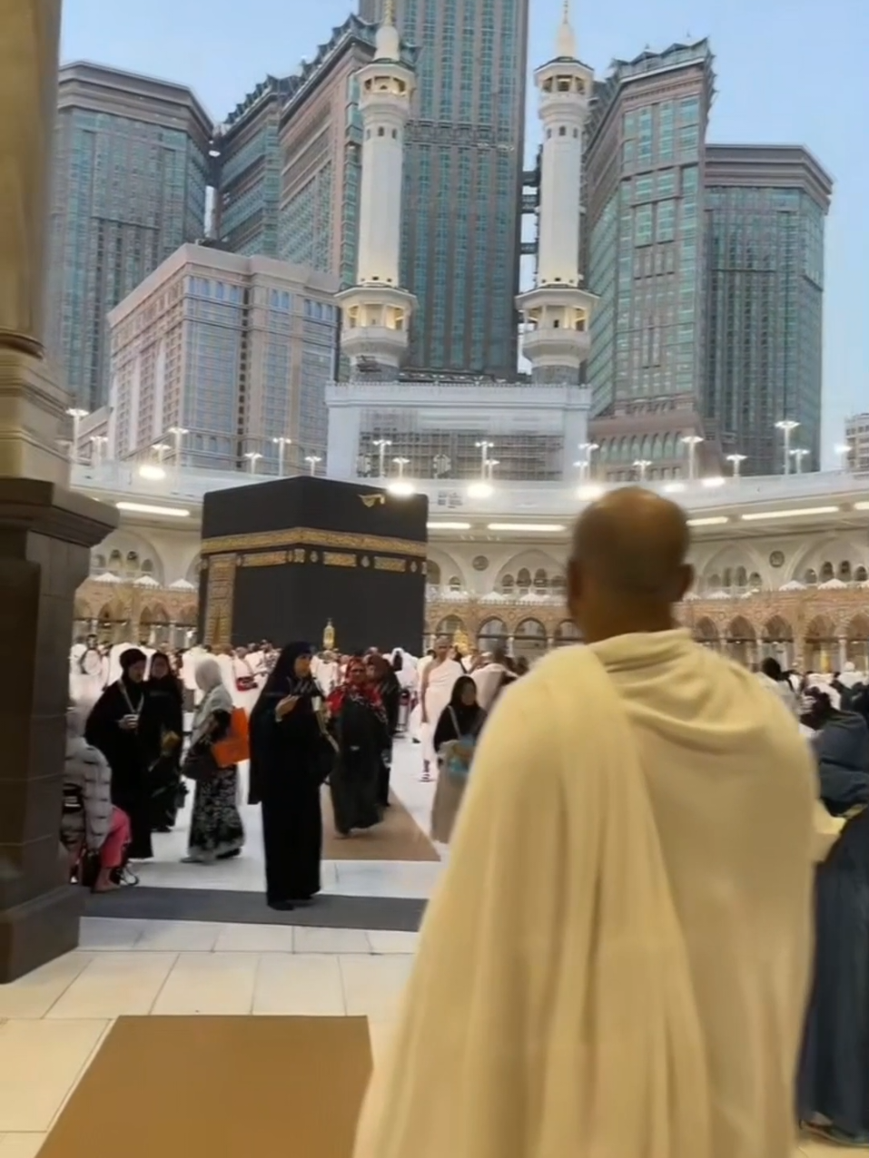 Ada sesuatu di Mekkah Madinah yang gak bisa dijelasin dengan kata-kata. Semoga yang menonton video ini Allah segerakan bisa berkunjung ke Mekkah Madinah 🤲🥰🕋 #masjidilharam #masjidnabawi #mekkah🕋🕋🕋 #madinah #mekkahmadinah 