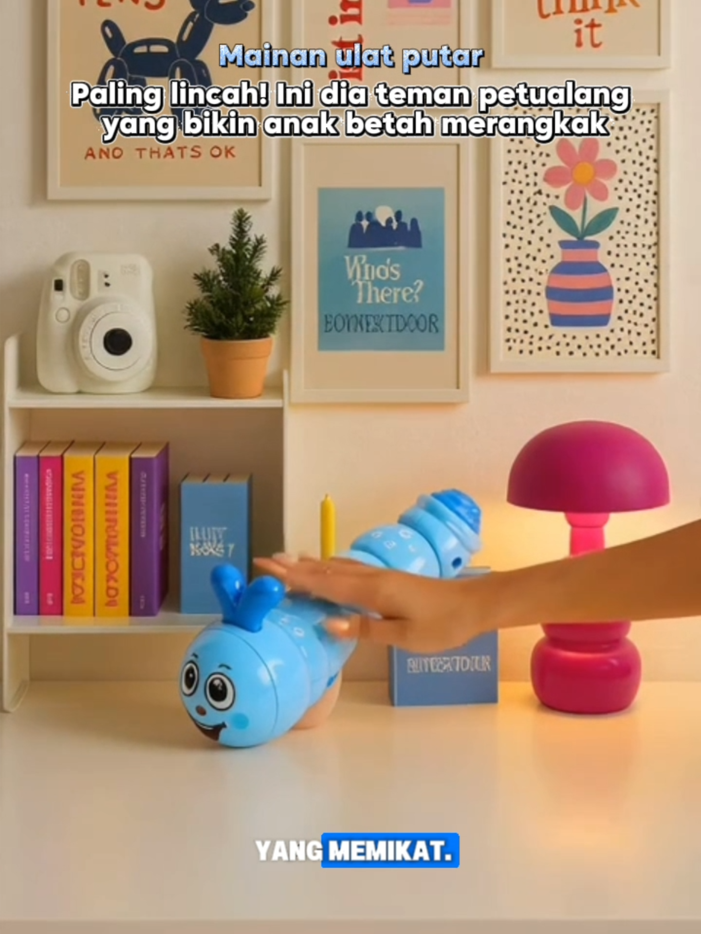 Baru nyalain sebentar aja, anak langsung heboh liat ulatnya muter-muter #mainananak #mainanbayi #mainanedukatif #mainanlucu #ulatputar