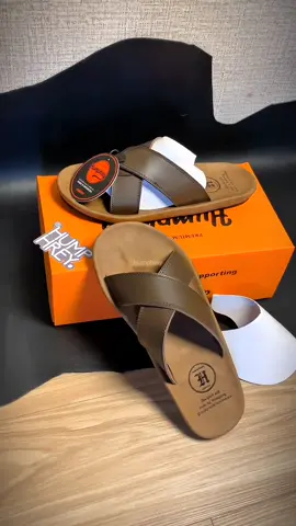 Yang suka dengan tampilan classic nih kita punya model sandal SLJ COKLAT tampilan nya classic,elegan dan pastinya bergaya,bisa langsung cek keranjang kuning nya banyak pilihan warna lain nya juga😍#sandaljepit #sendalkulit #kulitsapi #sandalpria #lokalbrand 