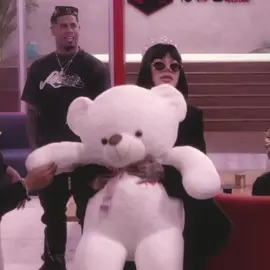 Ella feliz con el regala de su admirador 😭🥺🖤#melissagate @meligate_oficial 