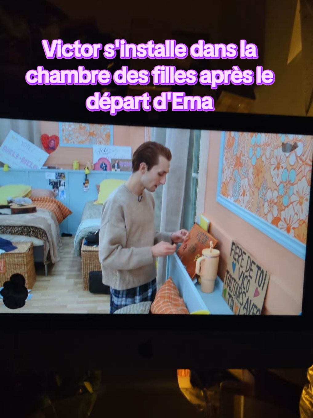 Victor s'installe dans la chambre des filles après le départ d'Ema  #ema #anouk #staracademy #livestaracademy #victor 