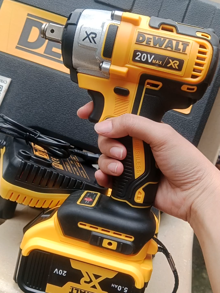 DEWALT IMPACT WRENCH 20V, super solid nito mga bossing ko 👌👌🛠️🛠️ #dewalt #impactwrench #powertools #cordless #recommendations 