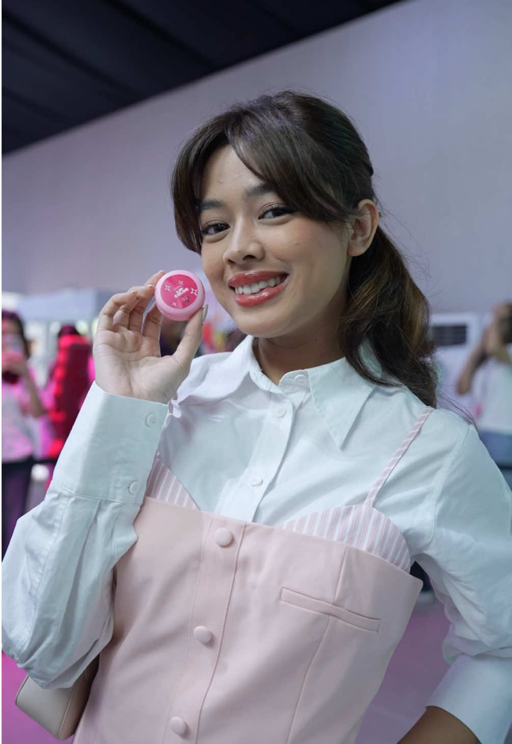 Mau personalized lippie juga kaya Aqeela? Bisa banget! Langsung ke Emina Beauty Co-Lab aja >> beli bundle nya >> personalized lippie kamu💄💋 Emina Beauty Co-Lab cuma sampai 16 November gurls! Buruan ikutan sebelum ketinggalan😭😭 #Emina #EminaBeautyCoLab