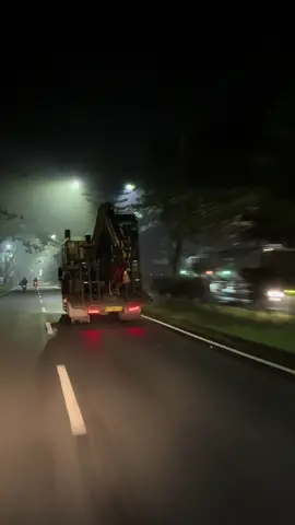 Towing jam mepet🗿 #masmascaterpillar #rentalalatberat #1994mazdat4000 