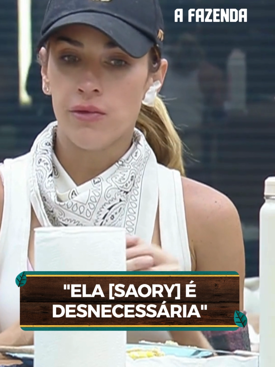 Depois das brigas por conta do trato, Maria foi desabafar com Ray Veredito final das peões sobre a Fazendeira: 