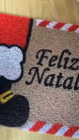 🎅 O Natal começa pela porta de casa ✨ Tapete Papai Noel — fofo, prático e cheio de charme 🎄 Deixe sua entrada no clima natalino 👉Vai no Comentário e pega o ID #natal #decoracaodenatal #christmas #feliznatal #christmasdecor   