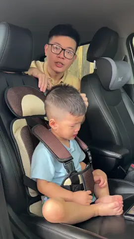 Ghế đai an toàn cho bé khi đi oto