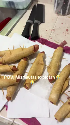 Por qué mis flautas explotan? 💣😭😭😭 #comdia #falutas #mexicanfood #explocion #salchicha 