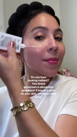 Do you love looking radiant? This tinted sunscreen is absolutely gorgeous! #tiktokshopblackfriday #tiktokshopcybermonday #BFCM #skincare #glowskin 
