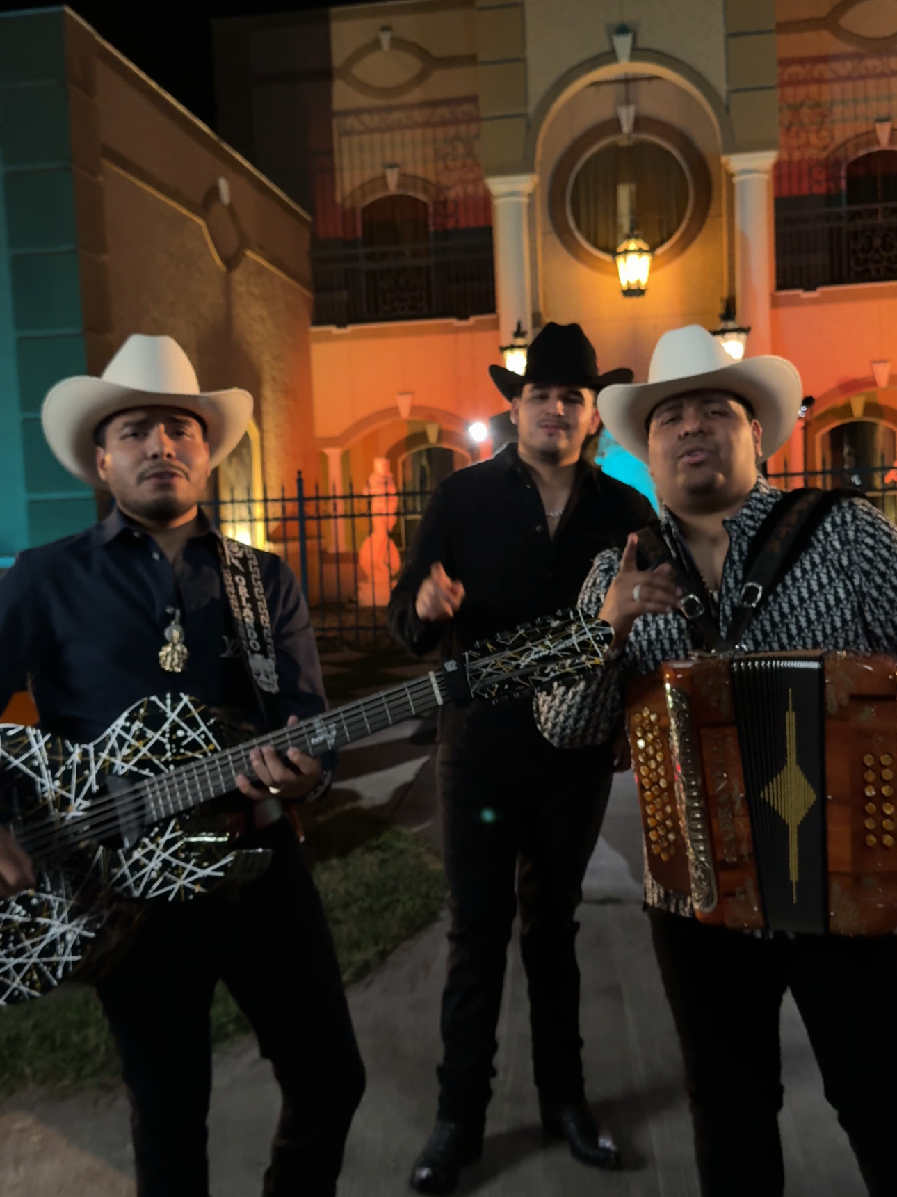 Esta canción es pa' ti hermosura 🎶 #EresVeneno 