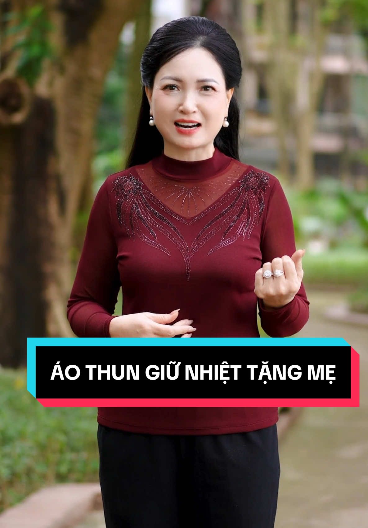 Áo thun giữ nhiệt trung niên tặng mẹ thanh lịch#thoitrangtrungnien #quatangme #lybee #aophaotrungnien #quanaotrungnienchome #thoitrangnu #vayditiec #lybeeshop #dobotrungnien #aokhoactrungnien #donutrungnienchome #