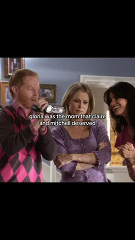 i love gloria sm, she treated them better than dede did #clairedunphy #mitchellpritchett #gloriapritchett #modernfamily #mofy 