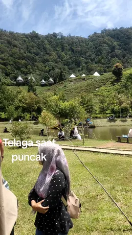 #gunungindonesia #kebunteh #pemandanganindah #telagasaatpuncak #mytripmyadventure 