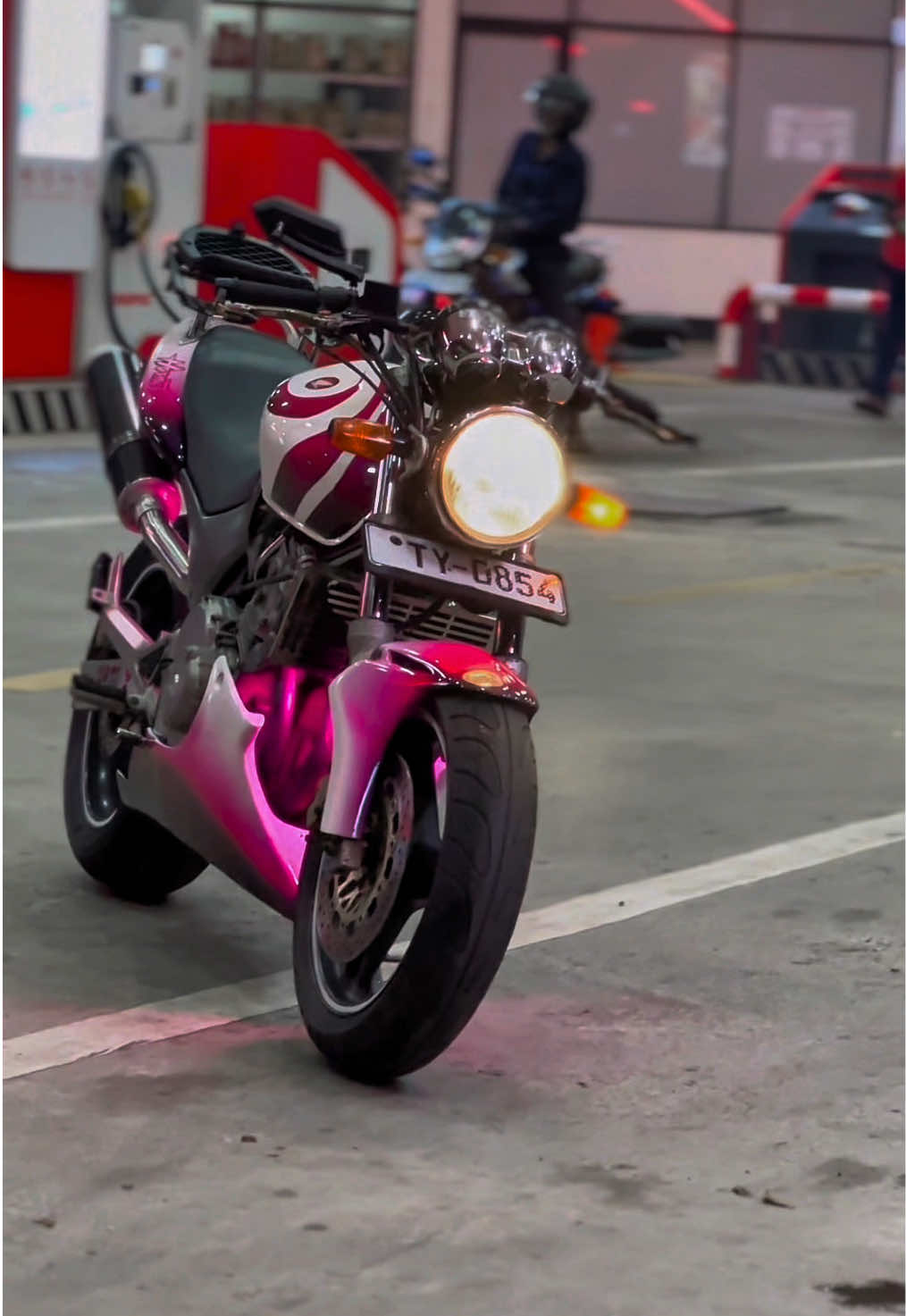 මොකක්ද නම 😩🩷🇯🇵..... #ha_zi_💙🐝 #zara_🇯🇵🐝💜 #2M #hornet250 #trndingviralvideo 