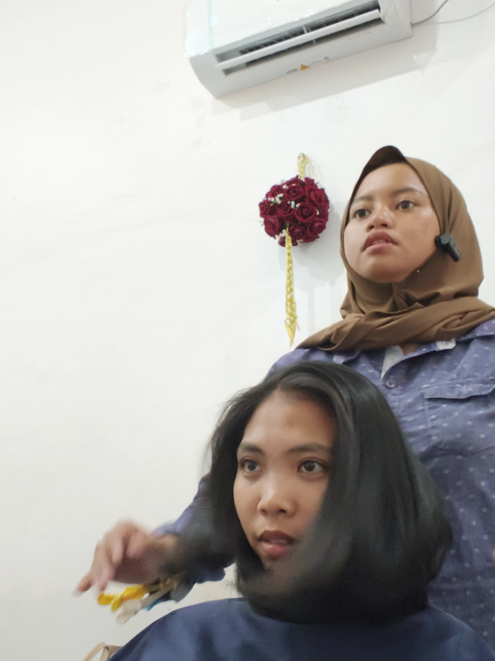 temenin aku gunting rambut kakanya yukk🥰😍 masyallah keliatan lebih fresh ya kalau di gunting pendek gini 😍 #salonmurahsurabaya #salonsurabaya #fyppppppppppppppppppppppp #fyp #xybca 